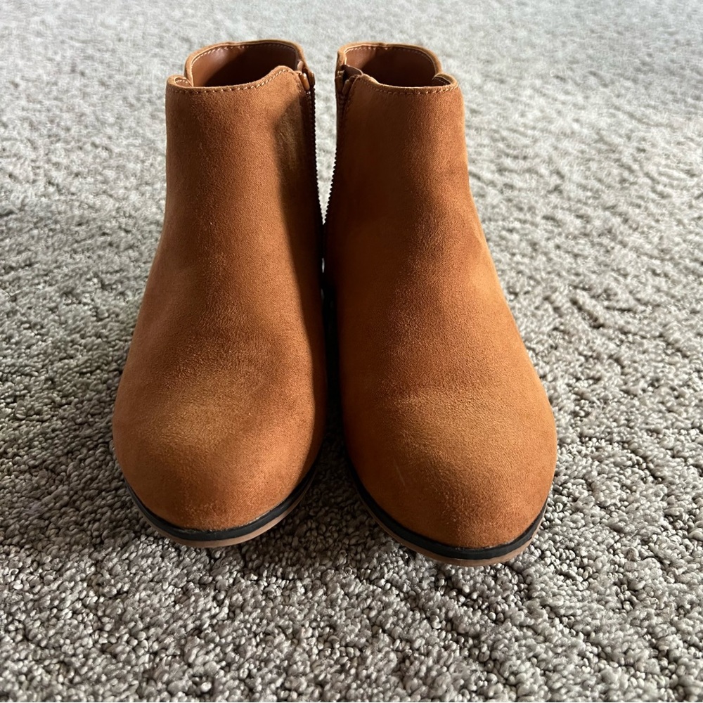Cat & Jack tan faux suede booties size 1 kids